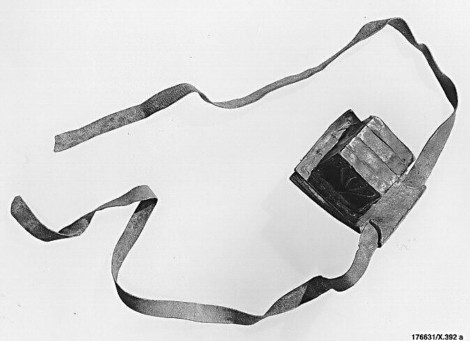 Tefillin antigo do acervo do Metropolitan Museum of Art