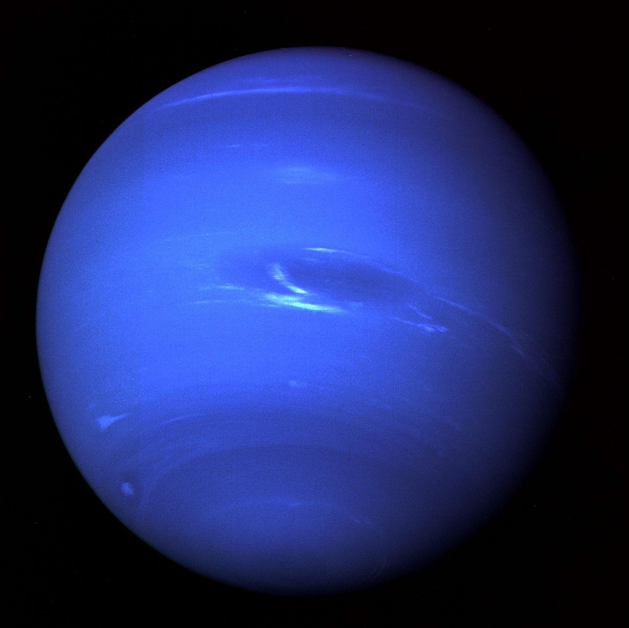 Netuno visto pela Voyager 2 como uma esfera azul no espaço