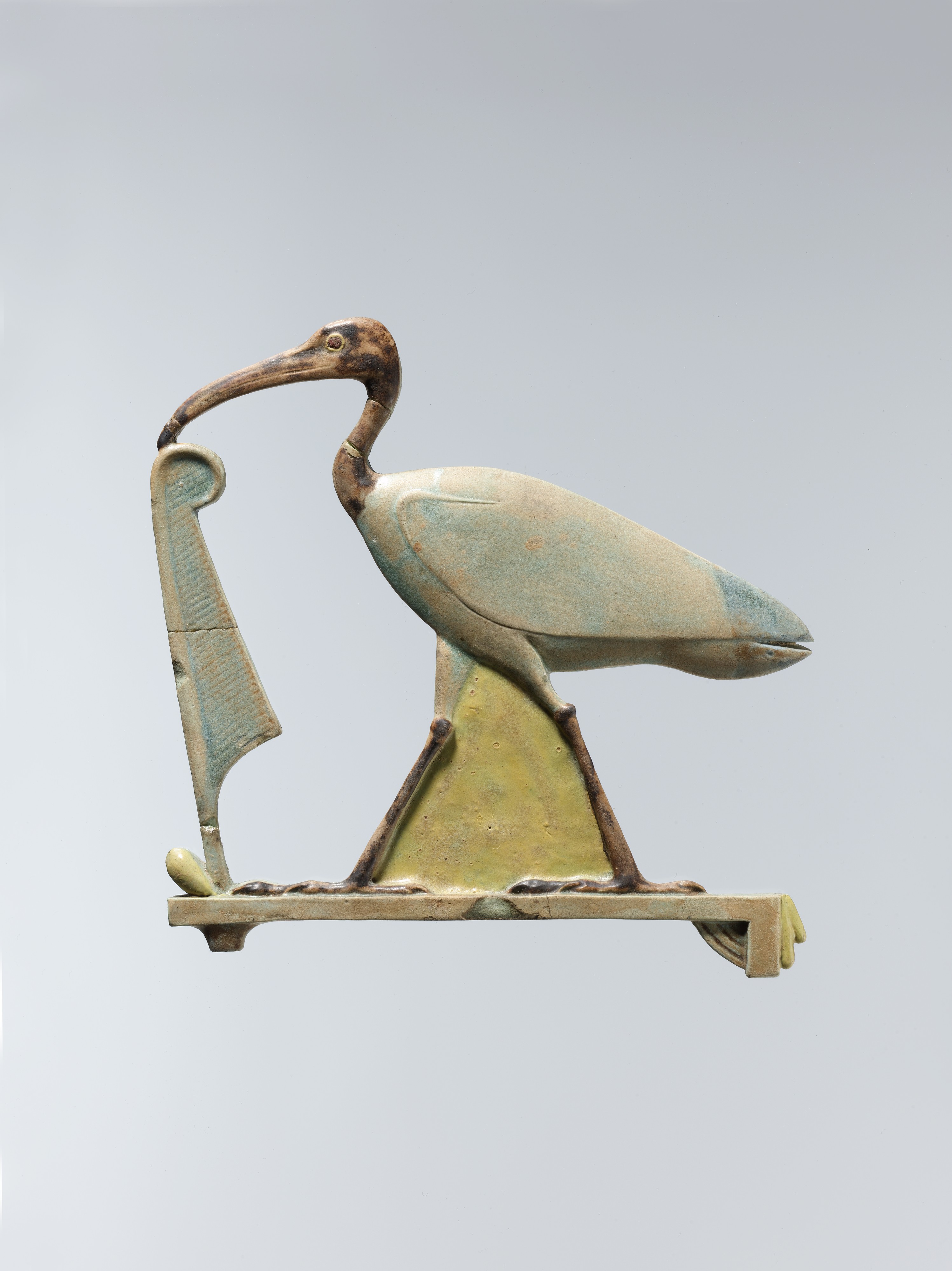 Inlay de Thoth como íbis com pena de Maat, acervo do Metropolitan Museum of Art