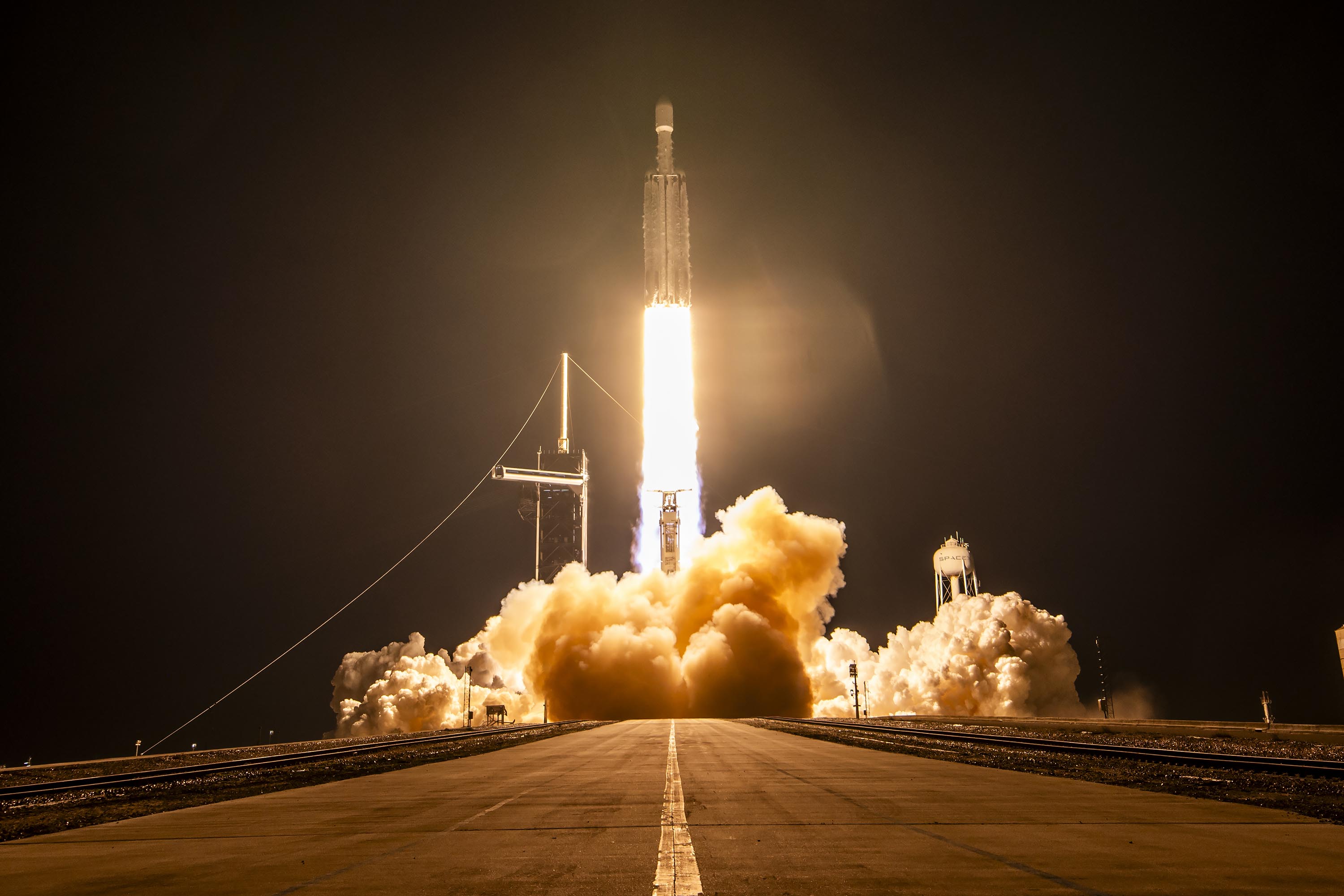 Lançamento Falcon Heavy da missão USSF-52 com o X-37B