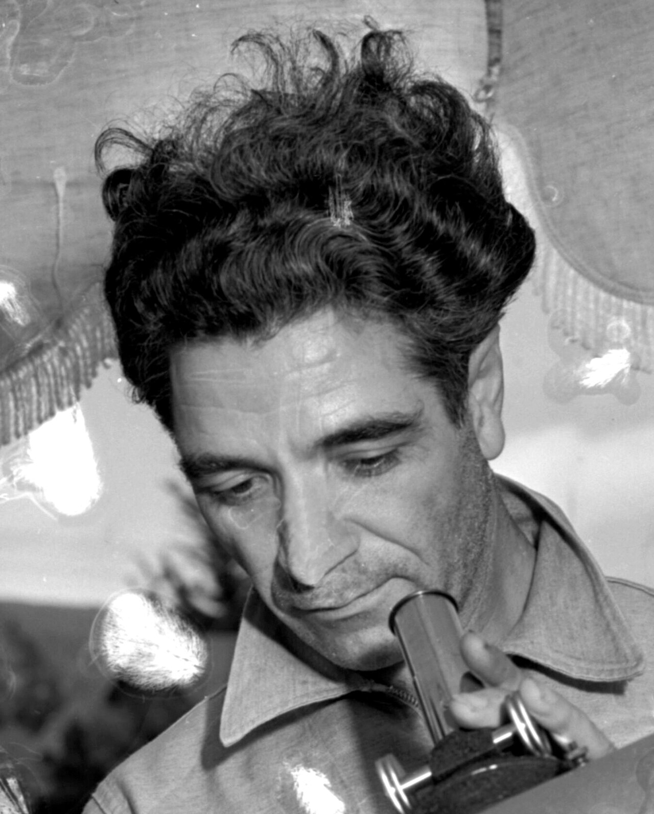George Adamski com telescópio