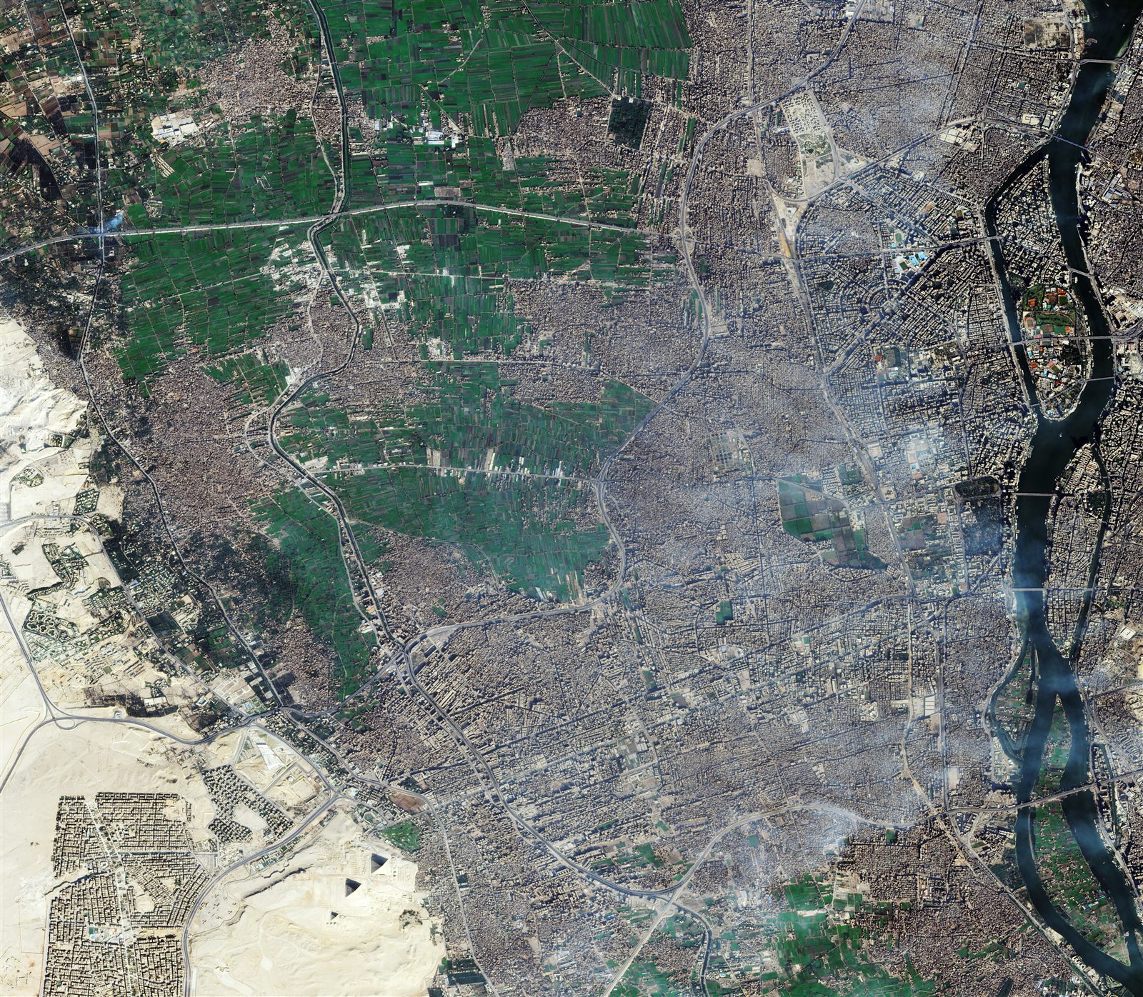Imagem de satélite de Giza e das pirâmides no Egito