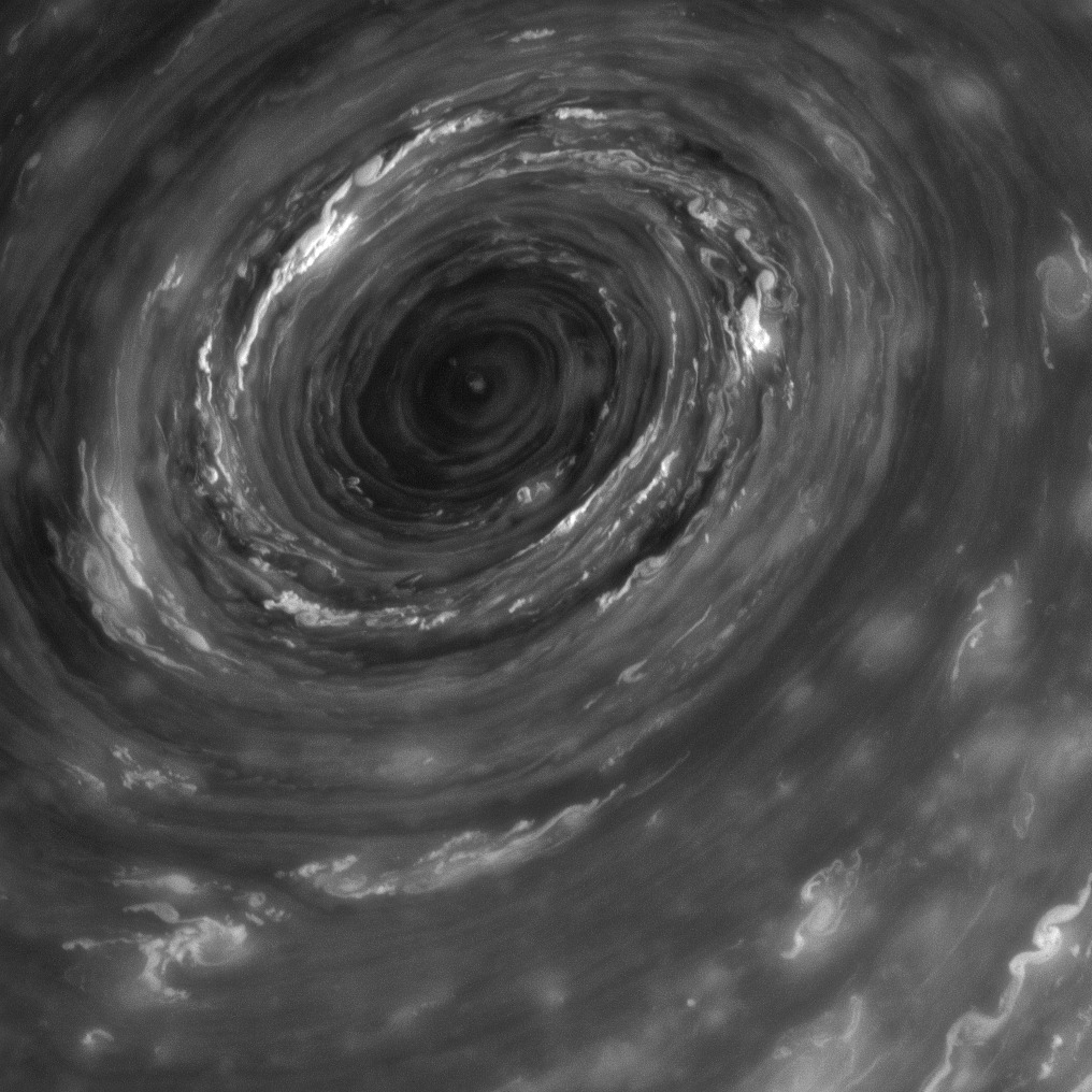 Hexágono no polo norte de Saturno