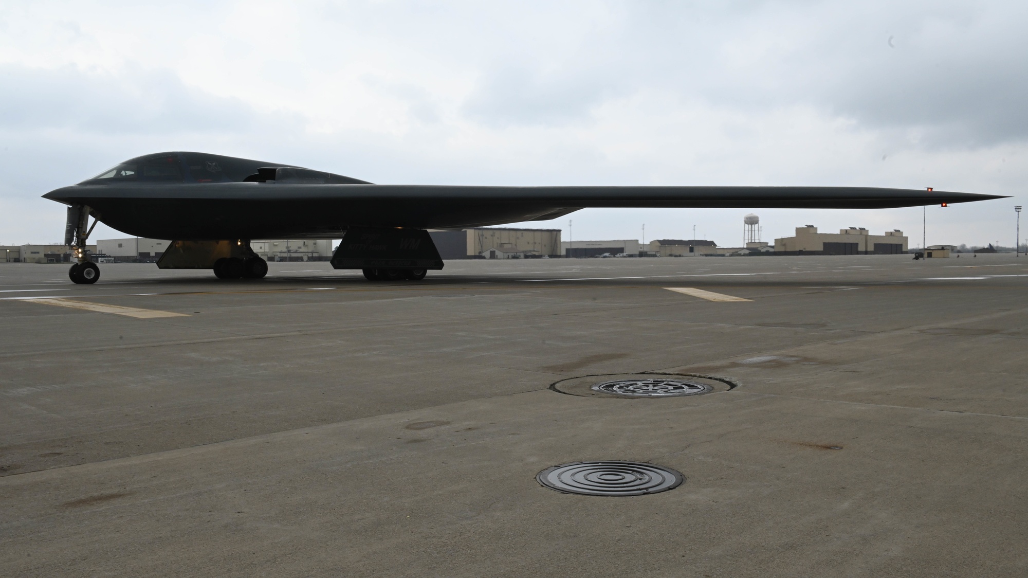 B-2 Spirit em pista de decolagem